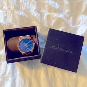 Michael Kors Women’s Oversized Slim Runway Watch Rose gold